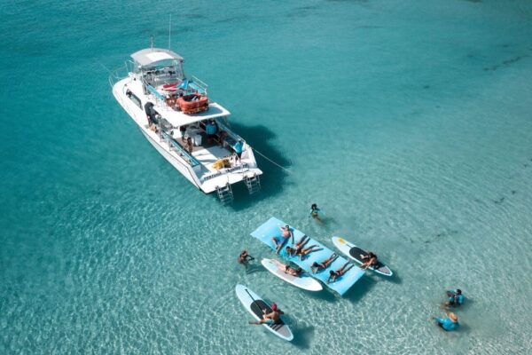 Discover Coral Reefs: Full-Day Fujairah Snorkeling Trip with Lunch