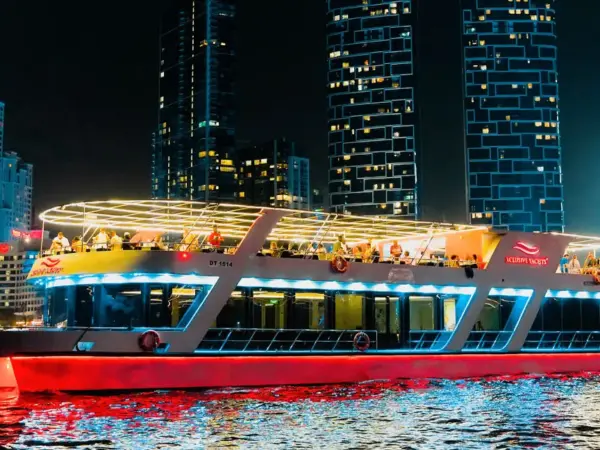 Outstanding 125ft Houseboat Trip